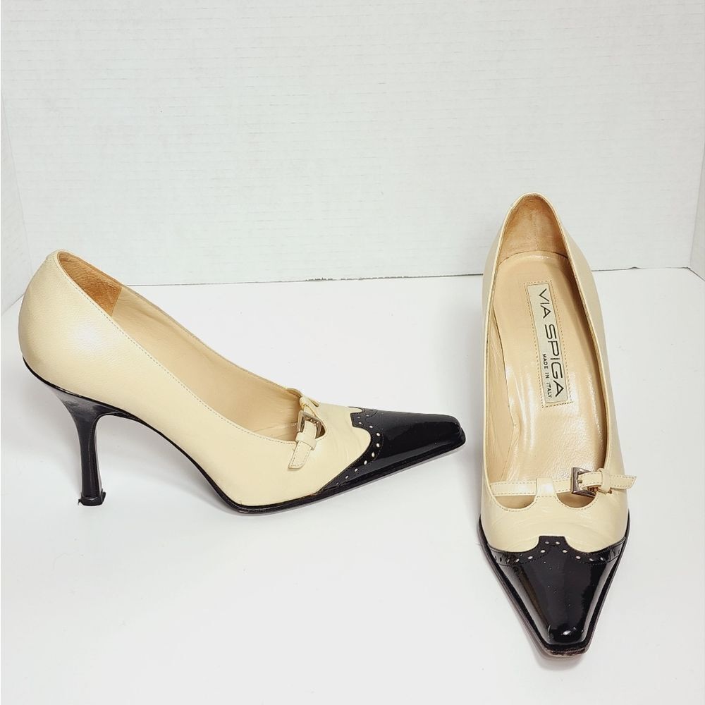 Via Spiga Cream and Black Pointed Toe Heels - Picture 9 of 10
